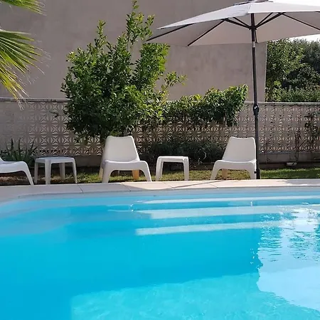 펜션 Vue Sur Jardin Avec Piscine *